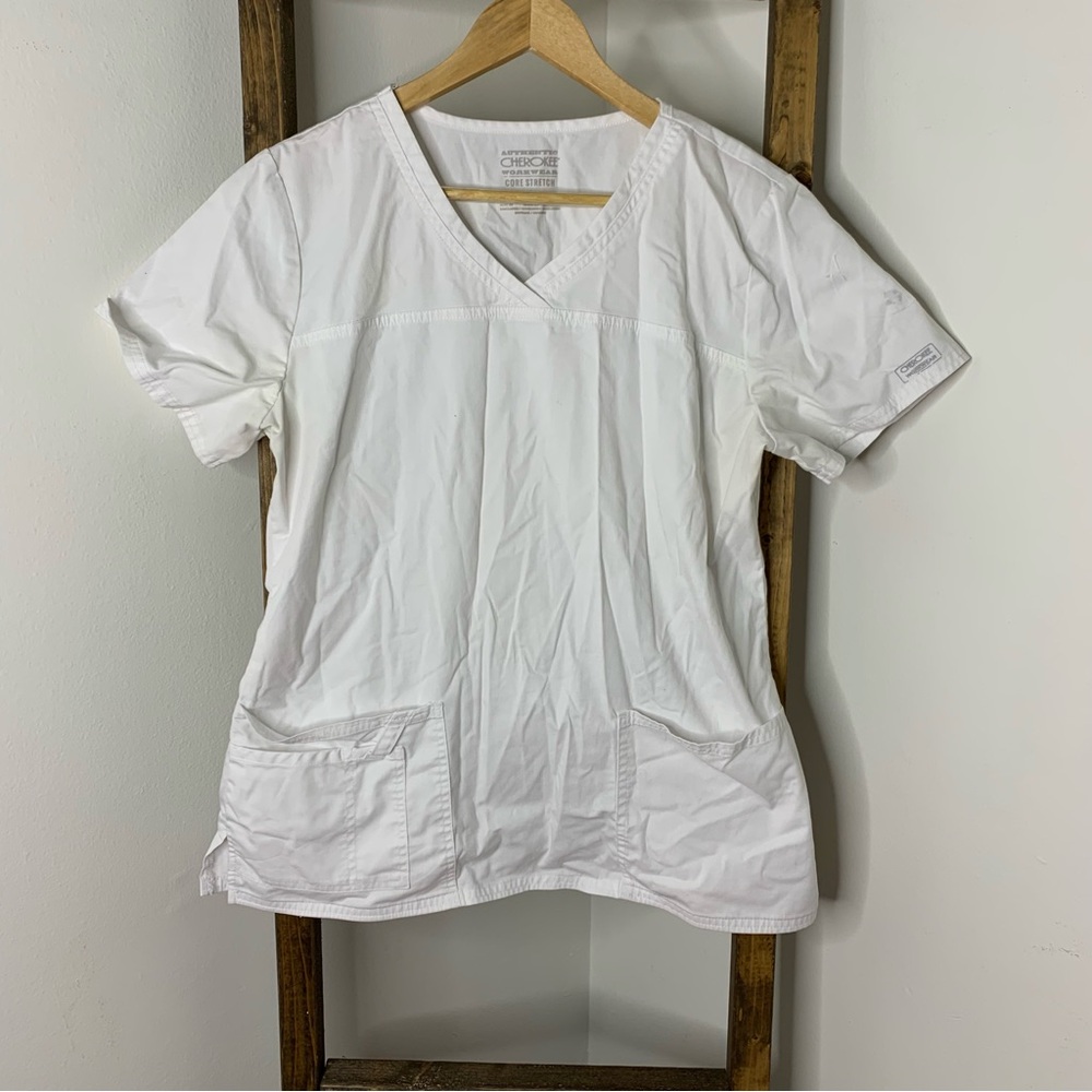 Cherokee Workwear V-Neck Scrub Top in White Size M